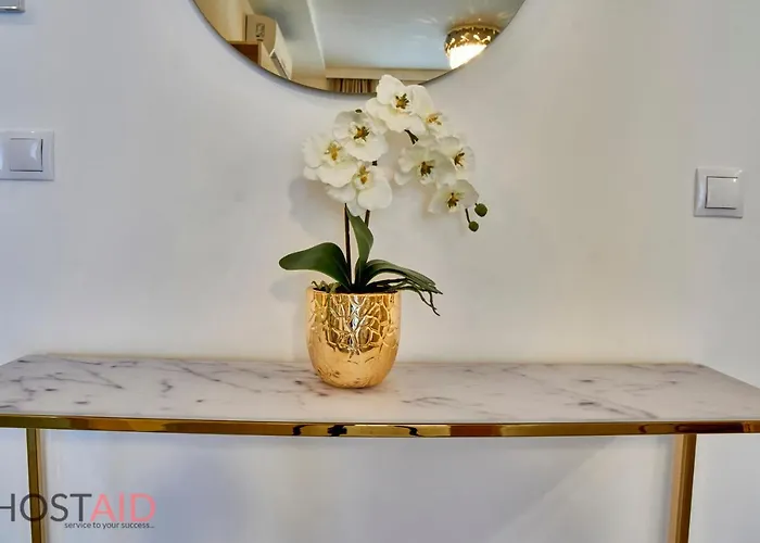 Azur - Hostaid Apartment *