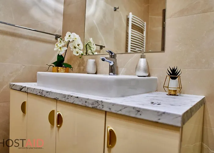 Azur - Hostaid שיופוק